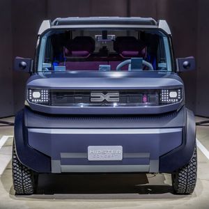 Als L7e Fahrzeug darf der Hipster ohne Akku höchstens 450 Kilogramm wiegen und 80 km/h schnell fahren.(Bild:  Dacia)