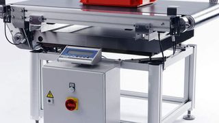 Die Bizerba-Durchlaufwaage erkennt die jeweilige Produkte über Sensoren wie Barcode-Leser. Bild: Bizerba (Archiv: Vogel Business Media)