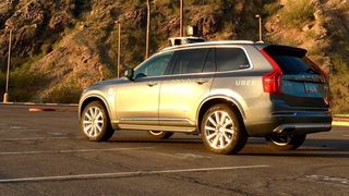 Der US-Bundesstaat Arizona hat Uber nach dem tödlichen Crash eines selbstfahrenden Autos mit einer Frau weitere Fahrten mit Robo-Fahrzeugen bis auf weiteres untersagt. (Uber)