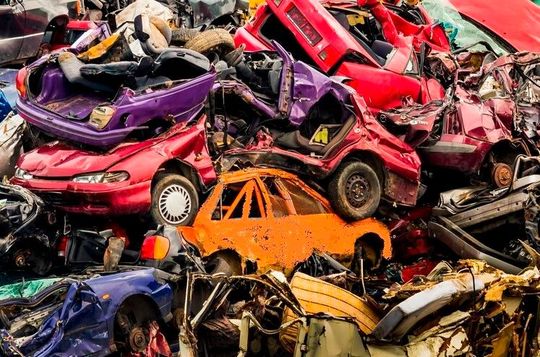 Dieses Schicksal für Altautos will Volkswagen für seine Marken zumindest deutlich weniger wahrscheinlich machen. Denn die Wolfsburger wollen in Zwickau die Wiederaufbreitung und das Recycling von alten Fahrzeugen voranbringen.(Bild:  Krempelopa)
