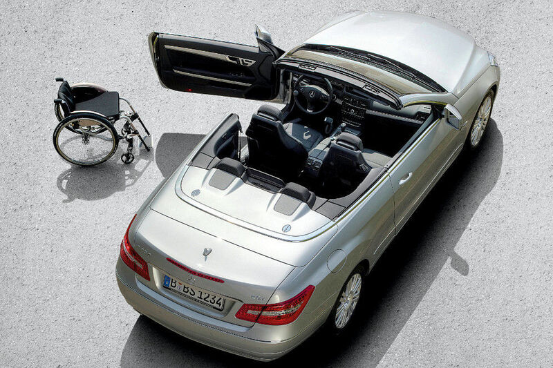 Das Mercedes-Benz E-Klasse Cabrio lässt sich ab Werk mit Fahrhilfen ausstatten. (Daimler AG)