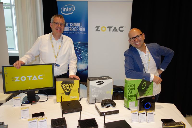 Die Gamer waren auch wieder an Board (l.) Norbert Kuperjans und Maciej Wieczorek, ZOTAC. (Bild: IT-BUSINESS)