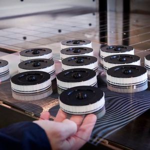 Stratasys bietet nun On-Demand-Produktion von Teilen die über ein Online-3D-Druck-Portal bestellt werden können. 