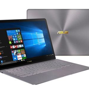 Das Zenbook 3 Deluxe ist in Grau oder Blau verfügbar. In dem flachen Alu-Gehäuse steckt ein Intel-Core-Prozessor der siebten Generation. Das 14-Zoll-Zoll-IPS-Panel liefert die Ful-HD-Auflösung und laut Asus 100 Prozent sRGB-Abdeckung.