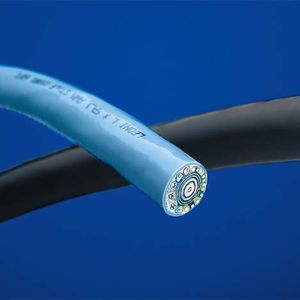 Beispiel: Flachbilddetektor-Kabel Elemente: Zugelemente aus Kevlar, 2 PTFE-Schläuche zur Kühlmittelführung, 1 Glas-LWL, 5 Kunststoff-LWL.  Bilder: LEONI Business Unit Medical
