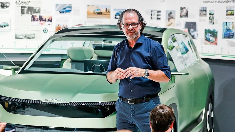 Skodas Chef-Designer Oliver Stefani will den Karosserieformen jenseits der SUVs wieder mehr Geltung verschaffen.(Bild:  Skoda)