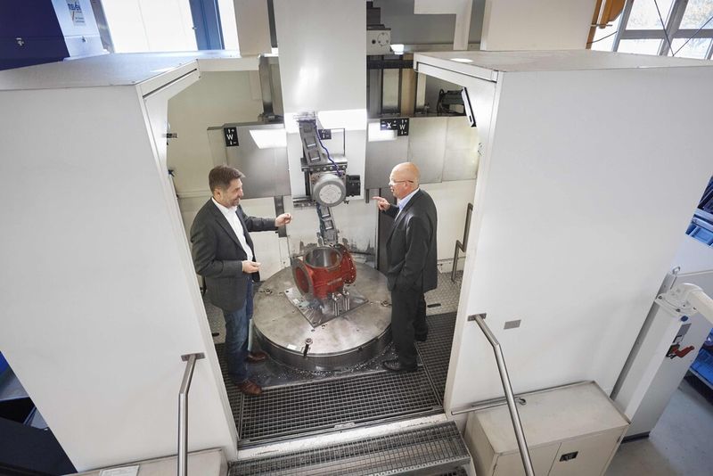 Deutsch-chinesisches XXXL: Bei Gesra Gerätebau bearbeitet die Maschine von GMW Edelstahl-, Aluminium- und Grauguss. (Bild: Ralf Baumgarten)