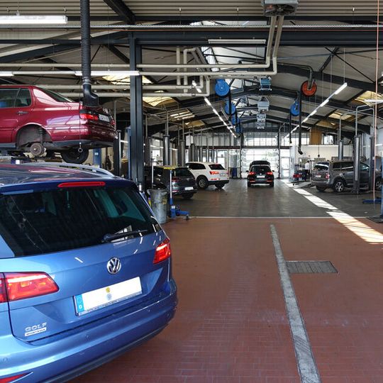 Rund 24 Milliarden Euro gaben die deutschen Autofahrer im vergangen Jahr für Wartungs- und Reparaturarbeiten aus.(Bild:  Schreiner/»kfz-betrieb«)