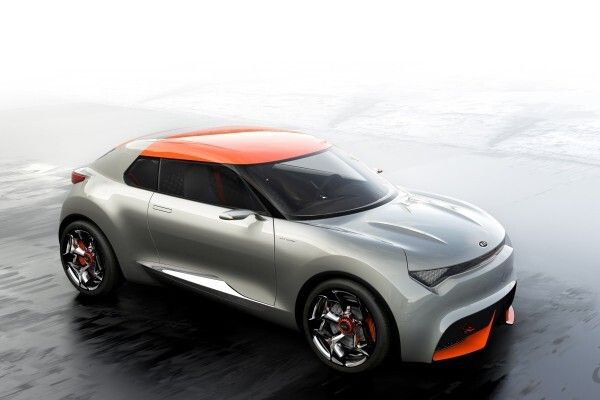 Der KIA provo: Das Coupé-ähnliche Schrägheckmodell wird angetrieben von einem Hybridsystem aus Turbobenziner und Elektromotor mit einer Gesamtleistung von 183 kW (Bild: KIA)