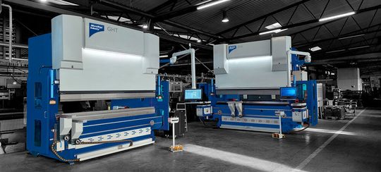 Neu im Microstep-Portfolio sind smarte Abkantpressen. Sie können nicht nur exakt auf die Bedürfnisse des Anwenders ausgelegt werden, sondern sparen im Endergebnis viel Zeit, Ausschuss und Energie, wie der Hersteller betont. Hier die Details ...(Bild:  Microstep Europa)