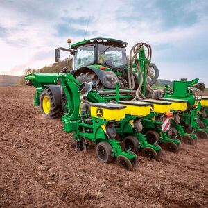 Farming 4.0: KI, Robotik, autonome E-Traktoren