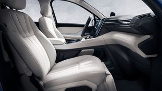 Wohnliches Ambiente dank viel Leder. (Bild: Nio)