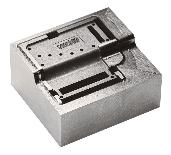 Praxisbauteil: Fertige Spritzgussformhälfte zur Herstellung eines Steckers. (Zecha)