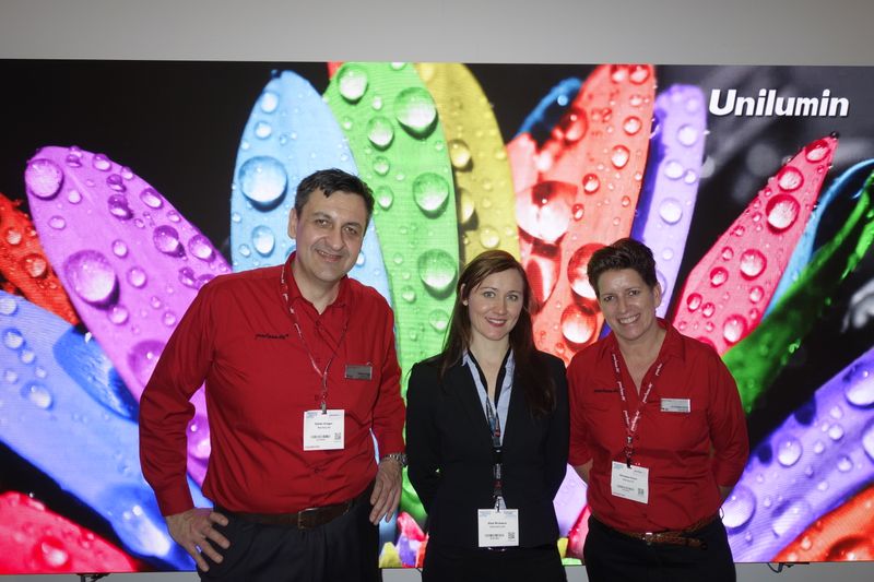 Stefan Krüger, Peerless, Silke Birnbaum, MobilePro, und Michaela Hirsch, Peerless, können knallige Farben sehr gut vertragen. (Bild: IT-BUSINESS)