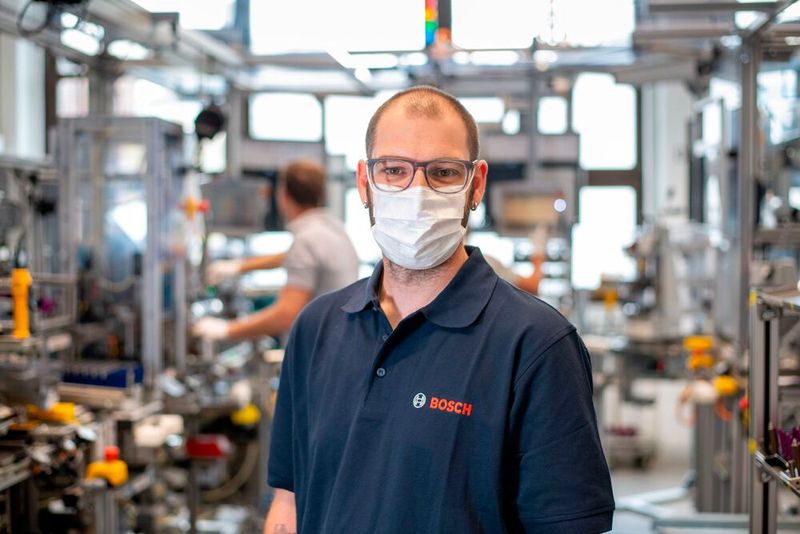 Mund-Nasen-Schutz für Mitarbeiter (Bild: Bosch)