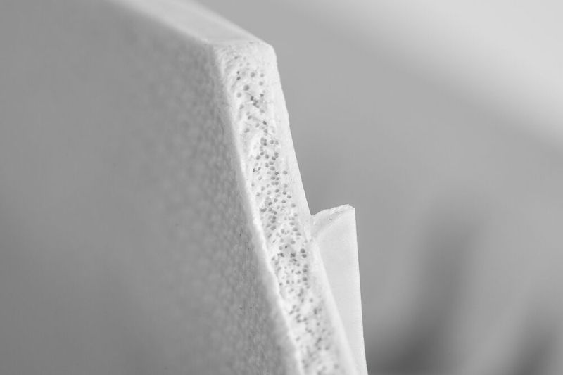 Lightweight design in cross-section: The foammelt component has a foamed internal structure that reduces material use and weight. (Source: Engel)