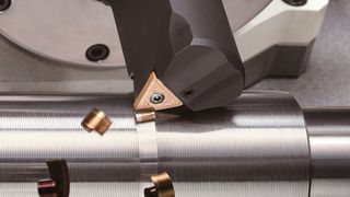 Der japanische Zerspanungswerkzeug-Hersteller Tungaloy hat den Geschäftserfolg in Deutschland erneut vorangetrieben. Ein Grund für die positive Entwicklung ist das Drehwerkzeug-System Addy-axisturn, mit dem man besonders wirtschaftlich fertigen kann. (Bild: Tungaloy)