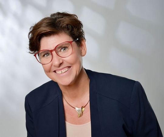 Autorin Petra Menzel rät dringend zur IT-Architektur-Analyse: „An dieser Stelle können vor allem Projekt-Managementexperten für IT- und Organisationsprojekte wie die Gordion Projects GmbH zu wertvollen Erkenntnissen kommen und den nötigen objektiven Blickwinkel bieten, der Verantwortlichen aufgrund ihrer Nähe zum Unternehmen oftmals verwehrt bleibt.“(Bild:  Snapshotz by Petra Fischer)