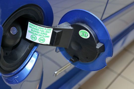 Der E-10-Aufkleber stammt aus der eigenen Ideenschmiede und klebt in jedem Tankdeckel. (Archiv: Vogel Business Media)