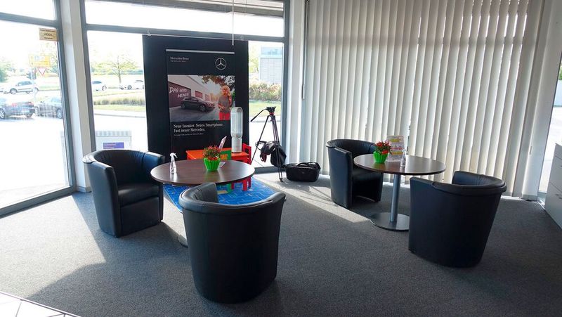 Die Wartezone ist als „VIP-Bereich“ gekennzeichnet. (Bild: Rosenow/»kfz-betrieb«)