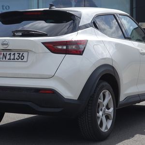 Aufgrund der hochgezogenen Seitenlinie ist jedoch die Sicht nach hinten eingeschränkt.(Bild:  Dominsky/»kfz-betrieb«)