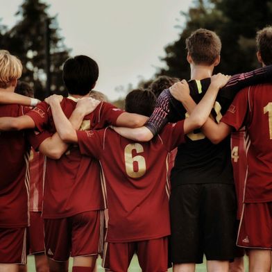 Eine enge Zusammenarbeit zwischen Marketing und Vertrieb erhöht die Chance, das Lead-Potenzial voll auszuschöpfen. Was dabei wichtig ist, lesen Sie im Artikel. (Bild: Unsplash)