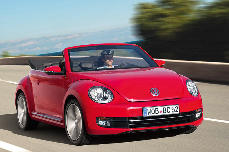 Mit dem 200 PS starken Top-Benziner ist das Beetle Cabrio sogar richtig schnell unterwegs. (Foto: Volkswagen)