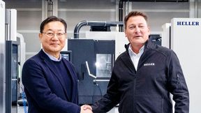 DN Solutions CEO Won-jong Kim (Left) with Heller CEO Thorsten Schmidt. (Source: DN Solutions)