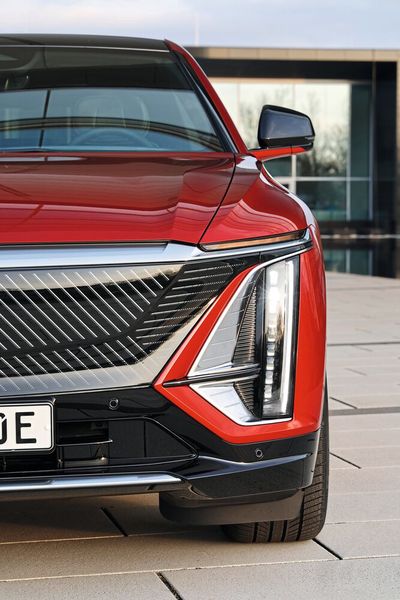 Ein markantes Detail sind die vertikalen Leuchten. (Bild: Cadillac/Weigl)