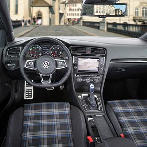 Der Innenraum ist entsprechend der GT-Serie bereits in der Basis gut ausgestattet.(Foto:  Volkswagen)