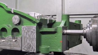 Störkonturfrei spannen – sekundenschnell wechseln: Im Werkzeugbau lassen sich mithilfe der Direktspannung enorme Effizienzeffekte erzielen. (Bild: Schunk)