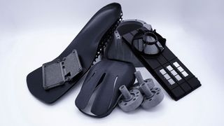 Unterschiedliche Produkte, in Serie gedruckt im Multi-Jet-Fusion-Verfahren (Bild: Xometry)