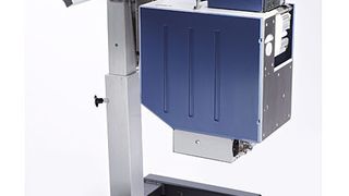 Der Gebinde-Etikettierer ist ein flexibles Druck-Spende-System für die Etikettierung von der Seite wie von oben. Bild: Bizerba (Archiv: Vogel Business Media)