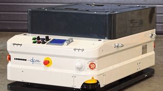 Den kompakten Abmessungen von 1060 mm × 840 mm × 500 mm verdankt das fahrerlose Transportfahrzeug von DPM seine vielfältigen Einsatzmöglichkeiten. (Liebherr)