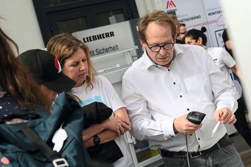 Auf der LAB-SUPPLY kommen Besucher ganz nah ran an die Produkte. Ausprobieren und Testen ist meist ausdrücklich erwünscht.  Mehr Infos zu den kommenden LAB-SUPPLY-Messen finden Sie auf www.lab-supply.info (Bild: Stefan Stark)