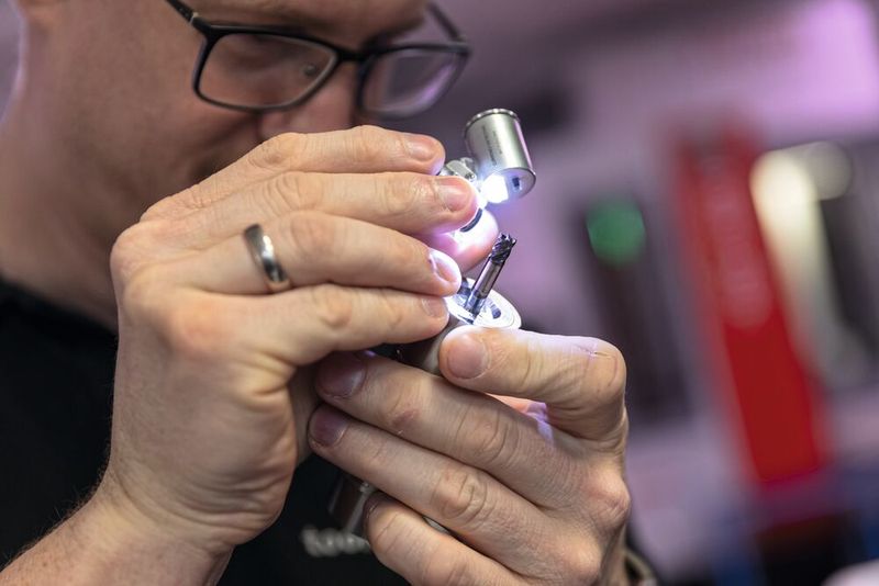 Messen hört bei der toolcraft AG nicht bei der optischen Begutachtung auf. (Bild: Zecha)