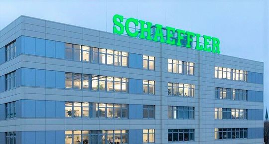 Dpa meldet, dass der Automobil- und Industriezulieferer Schaeffler seine Erwartungen für die kommenden Monate anhebt. Denn das Unternehmen wächst stärker, als es Pandemie und Prognosen hätten vermuten lassen.(Bild:  Schäffler)
