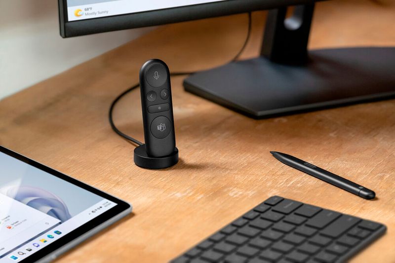 Der Presenter+ ist eine Fernbedienung für Präsentationen mit zusätzlichen Bedientasten für Microsoft Teams. (Bild: Microsoft)