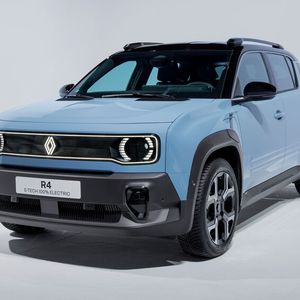 Das neue R4-Modell setzt auf Crossover-Styling.(Bild:  Renault)