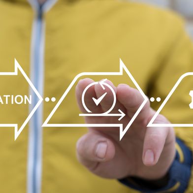 Technisches Verständnis entsteht durch Ausprobieren, Anpassen und erneutes Testen. Wird der Takt von externen Prozessen bestimmt, verlangsamen sich diese Lernzyklen. (Bild: © wladimir1804 – stock.adobe.com)