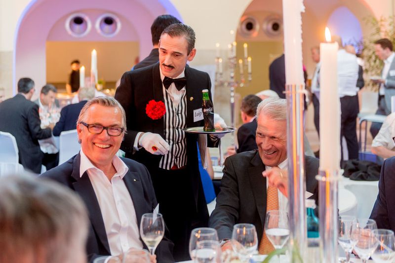 „Kellner Luigi“ hatte die Lacher stets auf seiner Seite. (Christian Kruppa / BVMed)