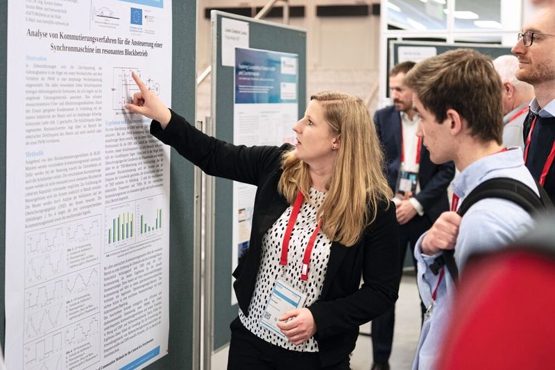 Die EMV, internationale Expo & Conference für elektromagnetische Verträglichkeit, wird vom 24. bis 26. März 2026 wieder zur zentralen Wissens- und Präsentationsplattform. (Bild: Mesago Messe Frankfurt GmbH / Mathias Kutt)