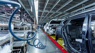 Porsche, MHP und Munich Re gründen ein Gemeinschaftsunternehmen. Das Konzept einer flexiblen Produktion wurde vorher anhand der Türmontage des OEMs getestet. (©vadimborkin - stock.adobe.com)