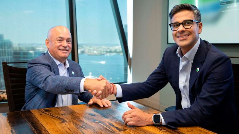 James Heppelmann (links) und Neil Barua (rechta) werden bis Februar 2024 eng zusammenarbeiten, um einen geordneten Übergang der Verantwortlichkeiten zu gewährleisten.(Bild:  PTC)