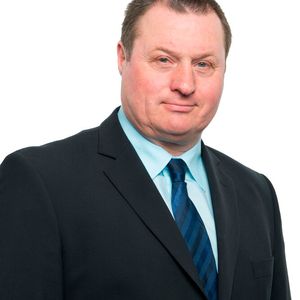 UNITI-Geschäftsführer Edwin Leber sieht auch bei der Produktion von Gruppe-II-Grundölen mögliche Lieferengpasse aufkommen, auch wenn sie, anders als die der Gruppe-III-Öle, nicht direkt vom USA-Iran-Krieg betroffen ist.(Bild:  Uniti)