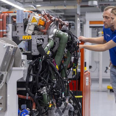 Die Zukunft im Blick: Bei dem Fuel Cell Power Module von Bosch handelt es sich um ein Antriebssystem für brennstoffzellenelektrische Fahrzeuge. (Bild: Bosch)