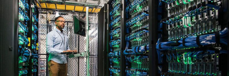 Industrieunternehmen nutzen zunehmend die Cloud, um ihre Digitalisierung effizient voranzutreiben und damit deutliche Vorteile hinsichtlich Agilität, Zukunftssicherheit und Kostenreduktion zu erzielen.(Bild:  ©Jetta Productions/Blend Images LLC/Oracle)