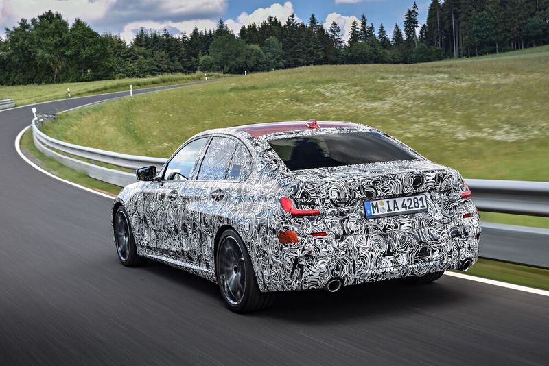 Fast wie von selbst dreht er sich in die Kurven und schürt mit einer sehr direkten Verbindung zwischen Fahrer und Fahrbahn ein schier unerschütterliches Vertrauen. (Bild: BMW)