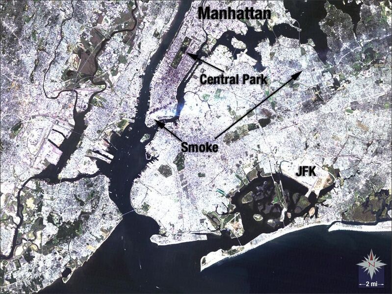 Die Landsat-Satelliten der NASA zeichnen Geschichte auf: Das Bild vom 13. September 2001 zeigt die nach zwei Tagen noch immer schwelenden Überreste des World Trade Center im südlichen Manhatten. (NASA)
