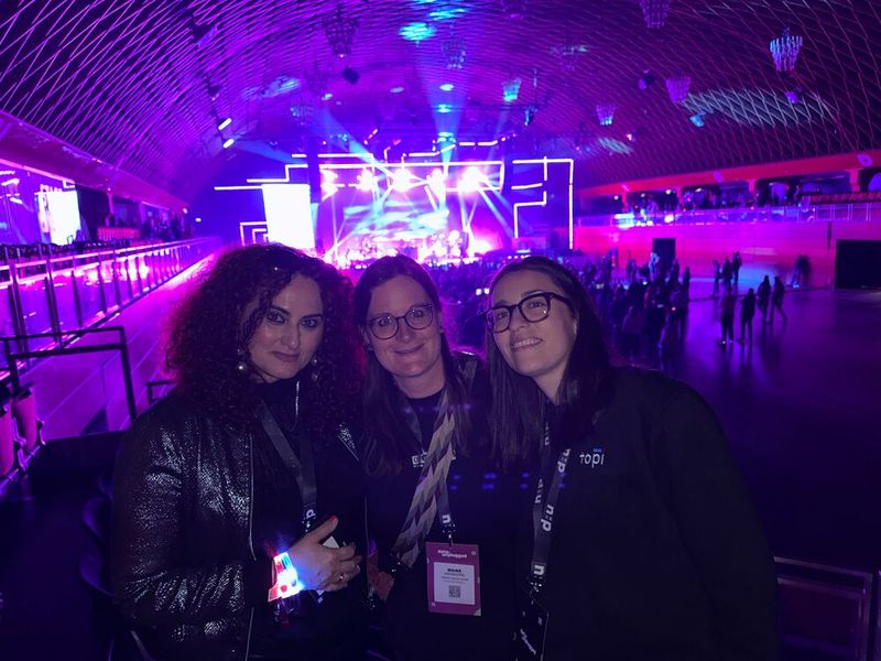 Von ganz hinten ist es auch cool, Besa (IT-BUSINESS), Maike Hirsekorn (Office Partner) und Paulina Nolden (topi). (Bild: Vogel IT-Medien GmbH)